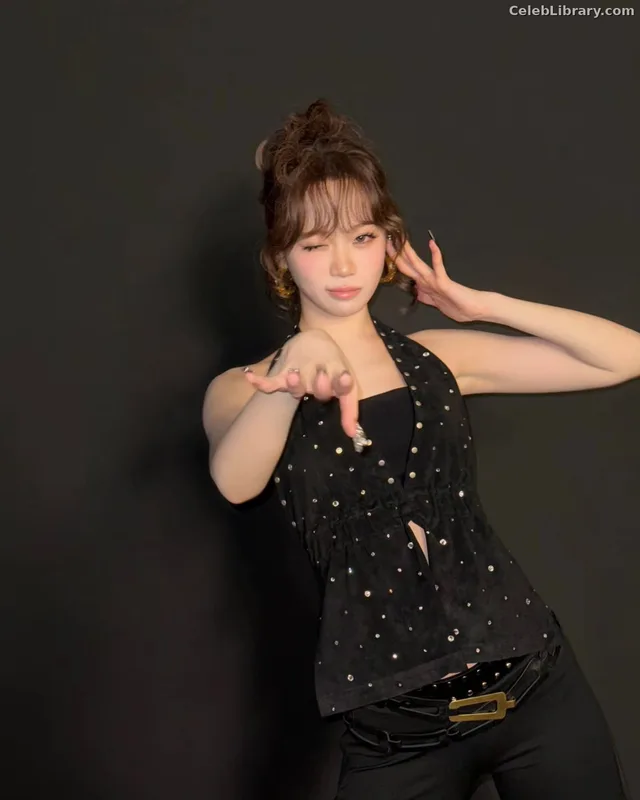 Kim Chaewon 김채원 [Le Sserafim] photo 23 of 2310