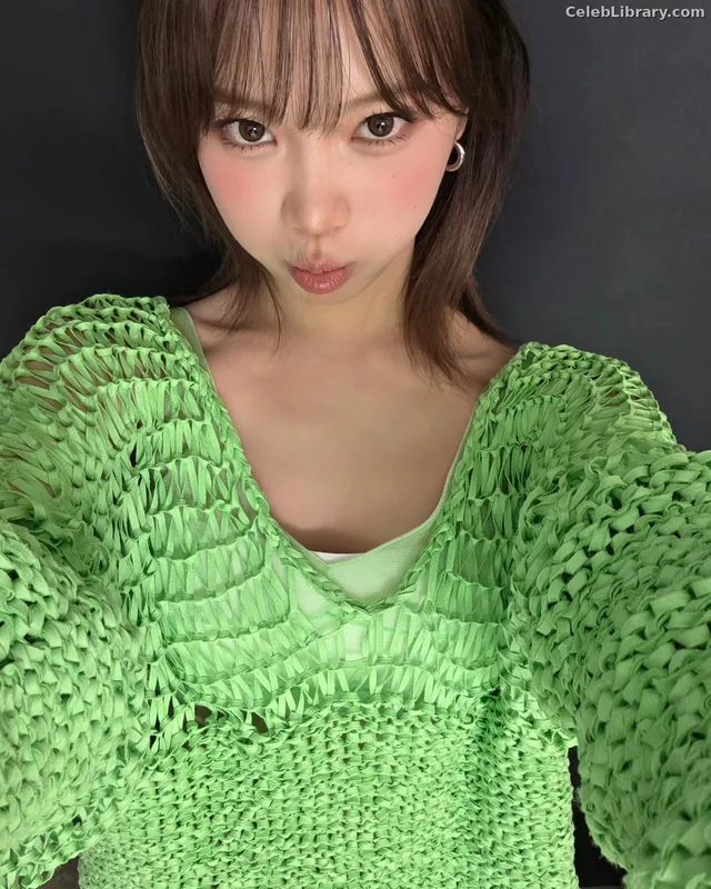 Kim Chaewon 김채원 [Le Sserafim] photo 12 of 2310