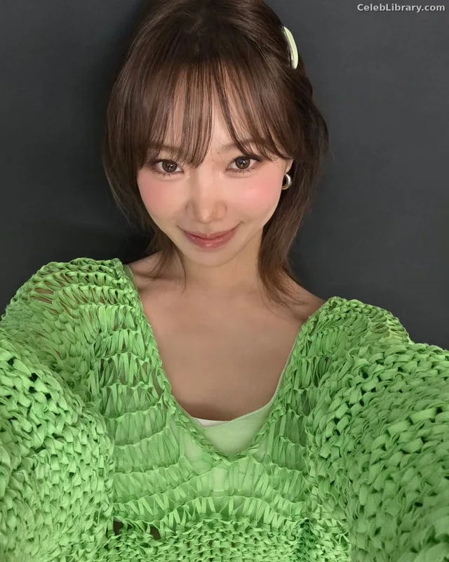 Kim Chaewon 김채원 [Le Sserafim] photo 15 of 2310
