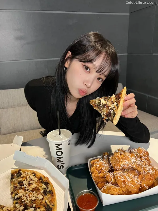 Kim Chaewon 김채원 [Le Sserafim] photo 18 of 2310
