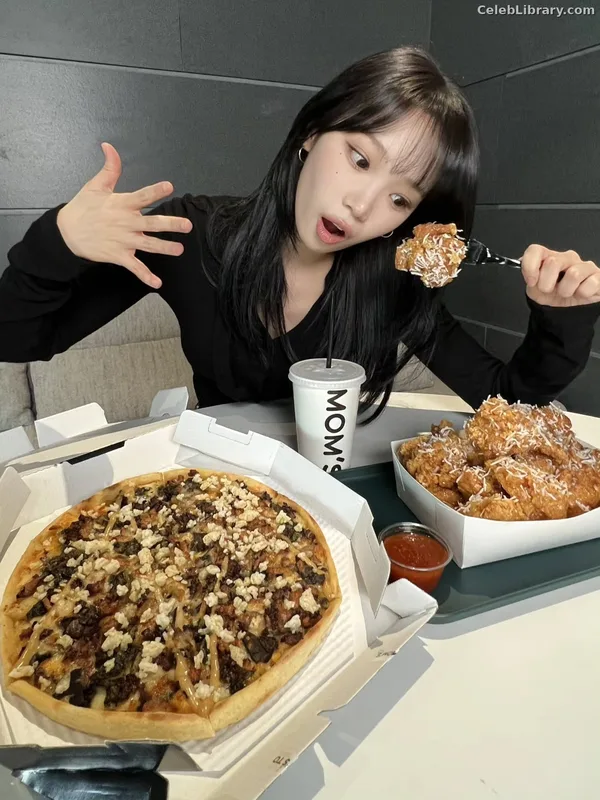 Kim Chaewon 김채원 [Le Sserafim] photo 19 of 2310