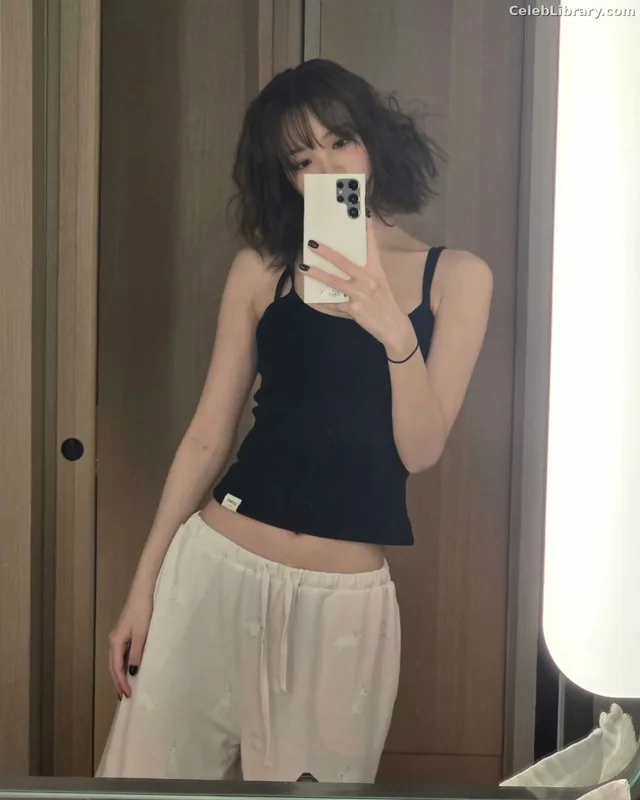 Kim Chaewon 김채원 [Le Sserafim] photo 9 of 2310