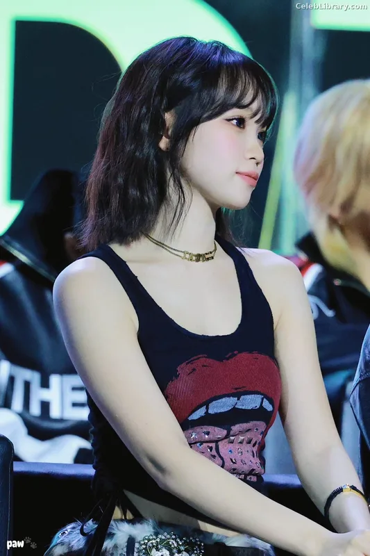 Kim Chaewon 김채원 [Le Sserafim] photo 1 of 2310