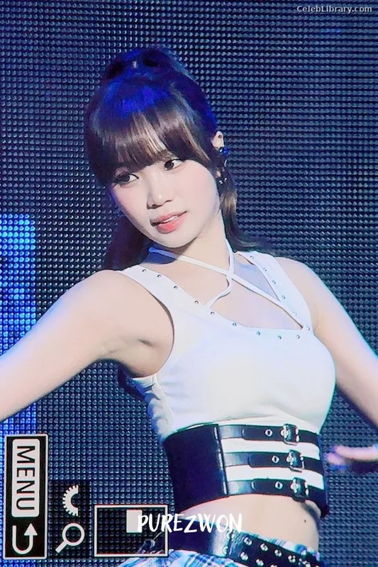 Kim Chaewon 김채원 [Le Sserafim] photo 10 of 2310