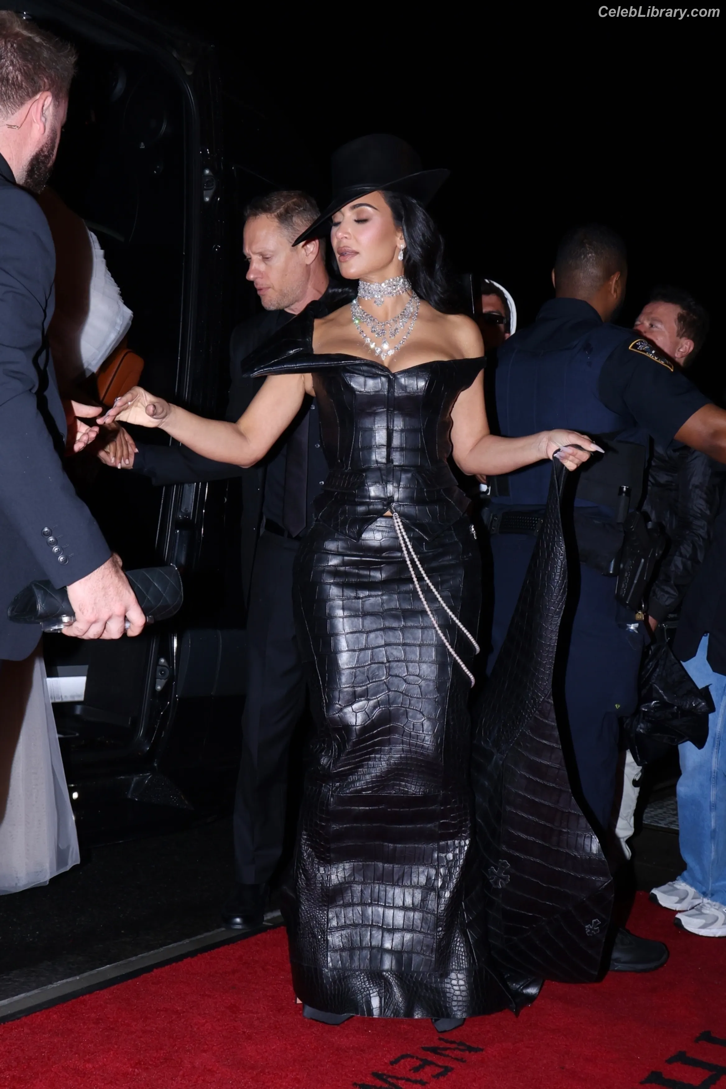 Kim Kardashian photo 14 of 4169