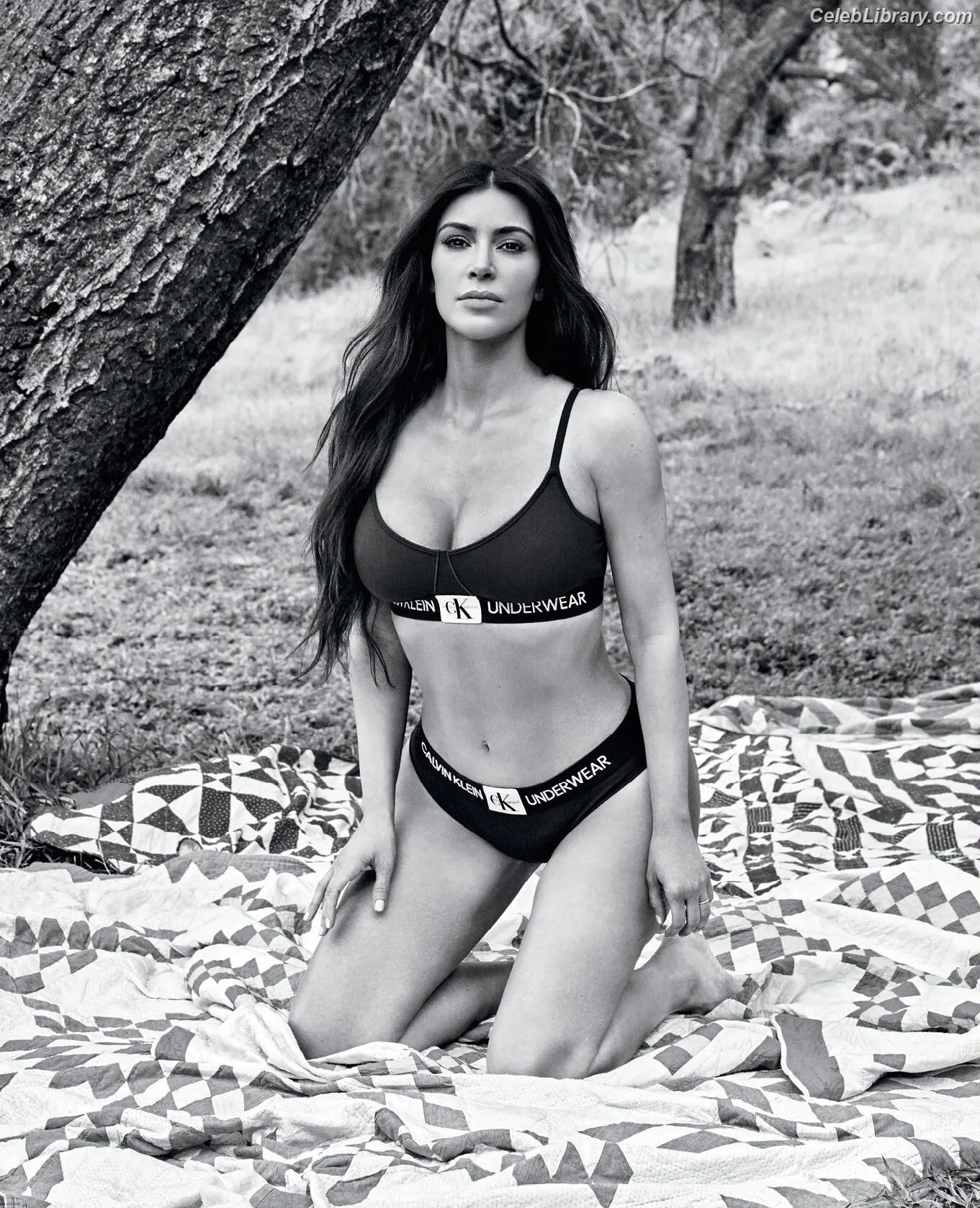 Kim Kardashian photo 13 of 4169