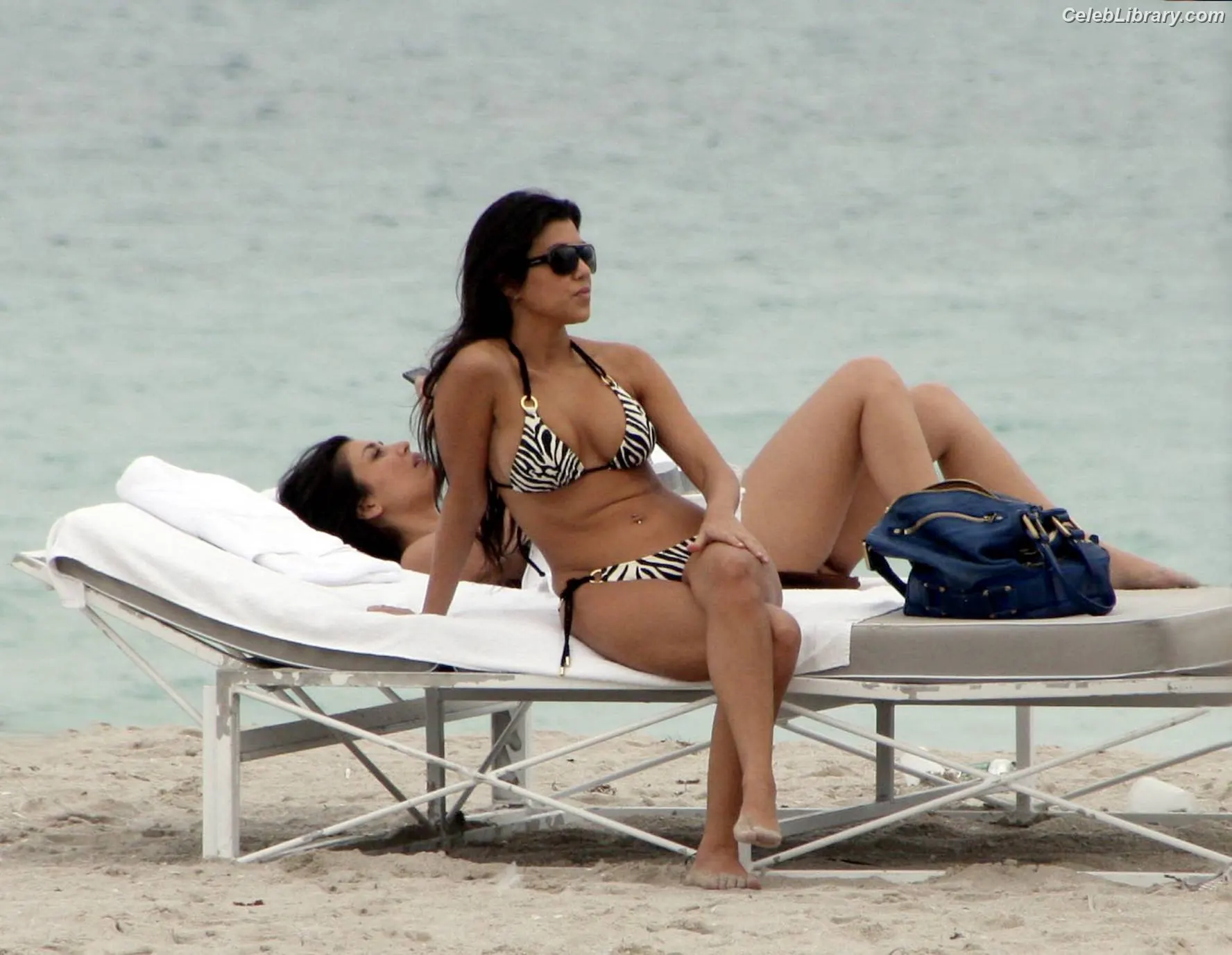 Kim Kardashian photo 11 of 4169
