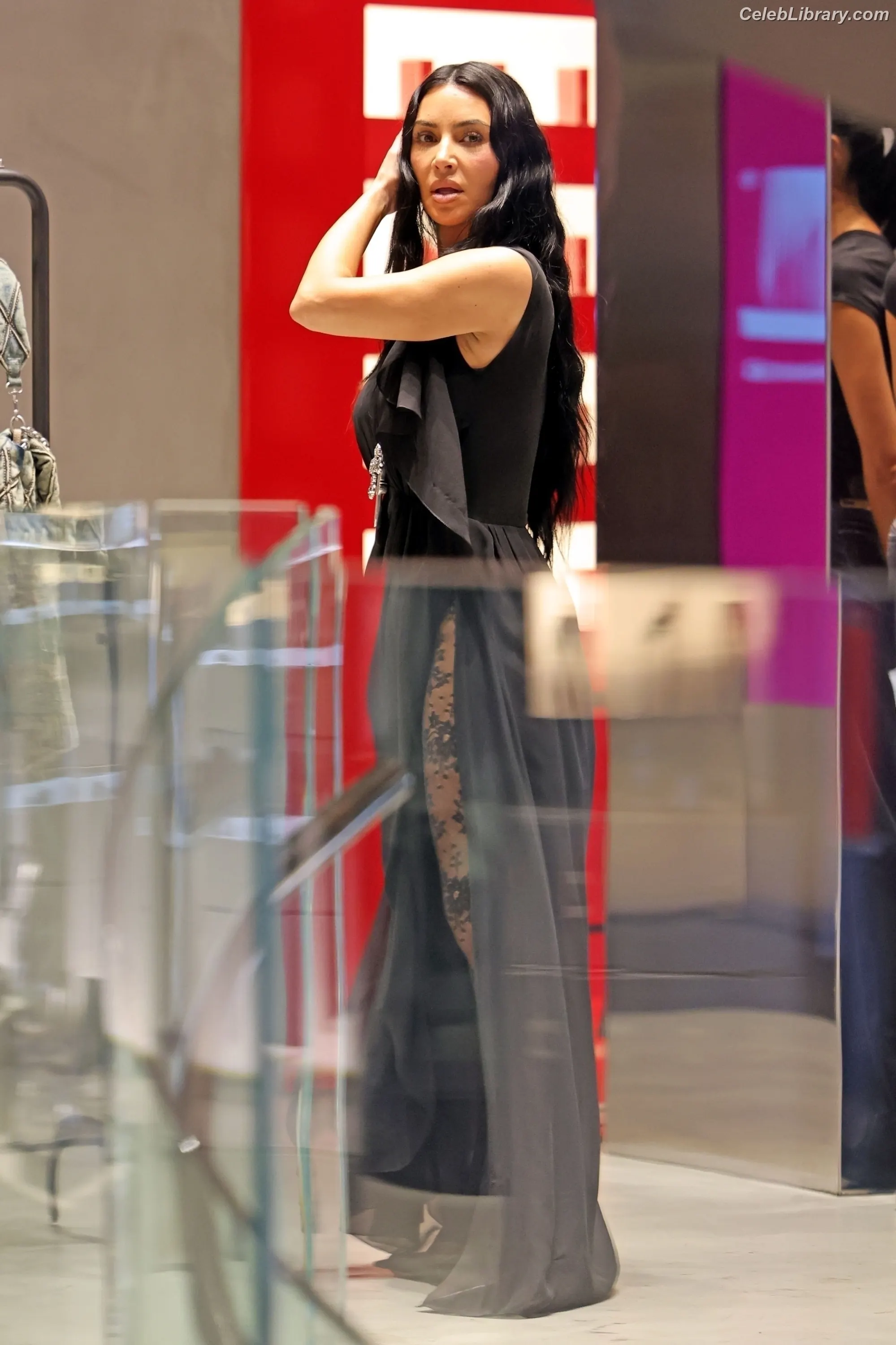 Kim Kardashian photo 6 of 4169