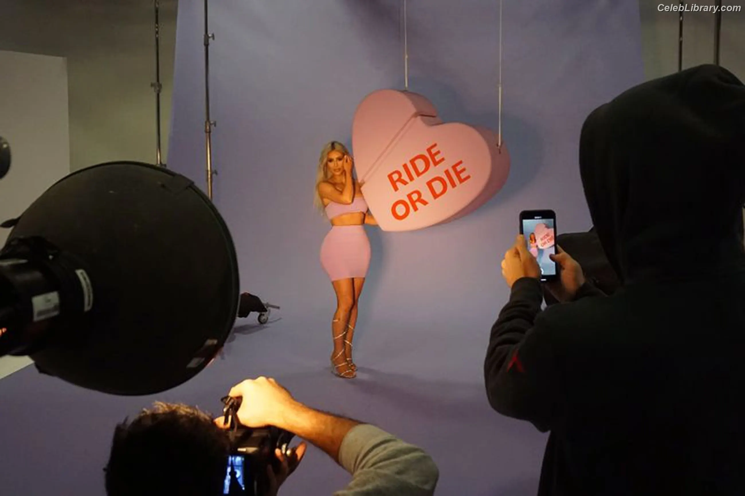 Kim Kardashian photo 7 of 4169