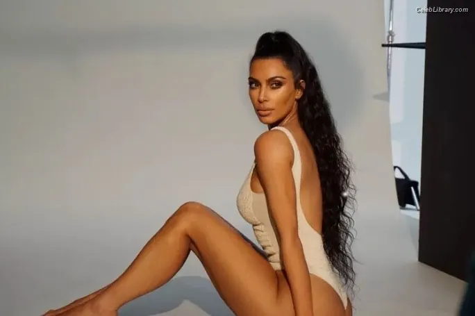Kim Kardashian photo 19 of 4169