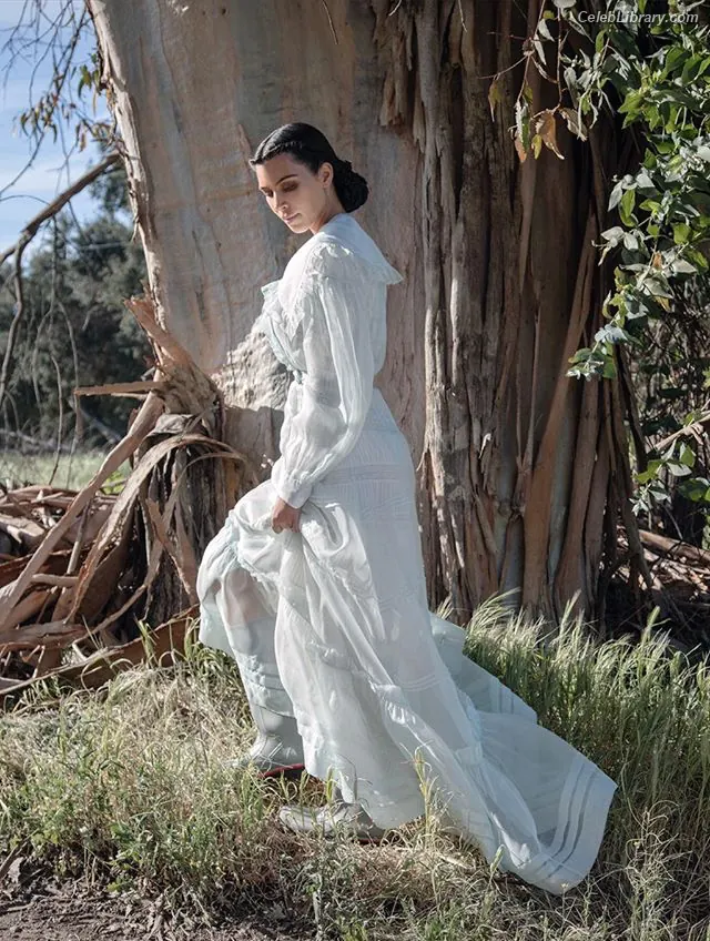 Kim Kardashian photo 16 of 4169