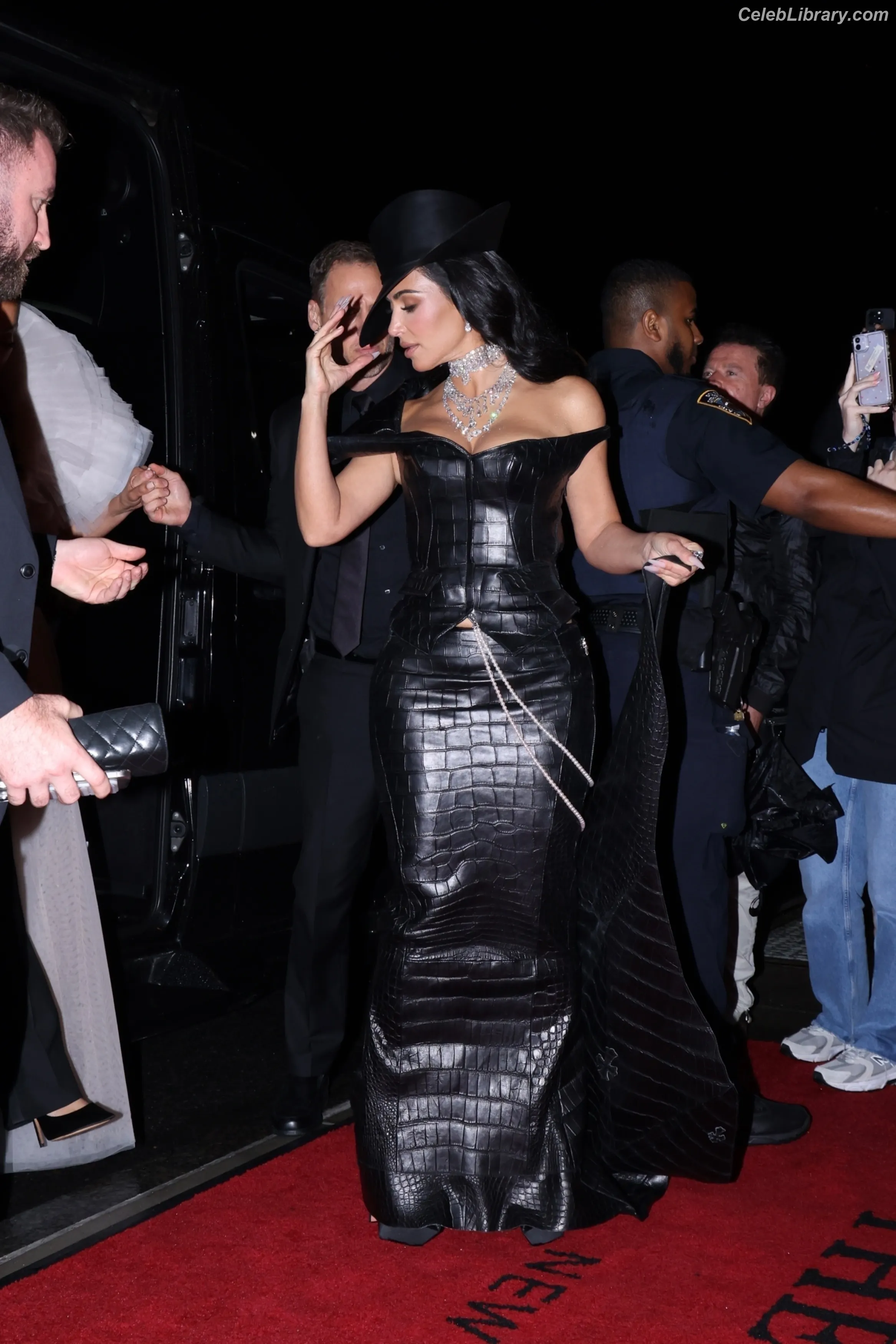 Kim Kardashian photo 8 of 4169