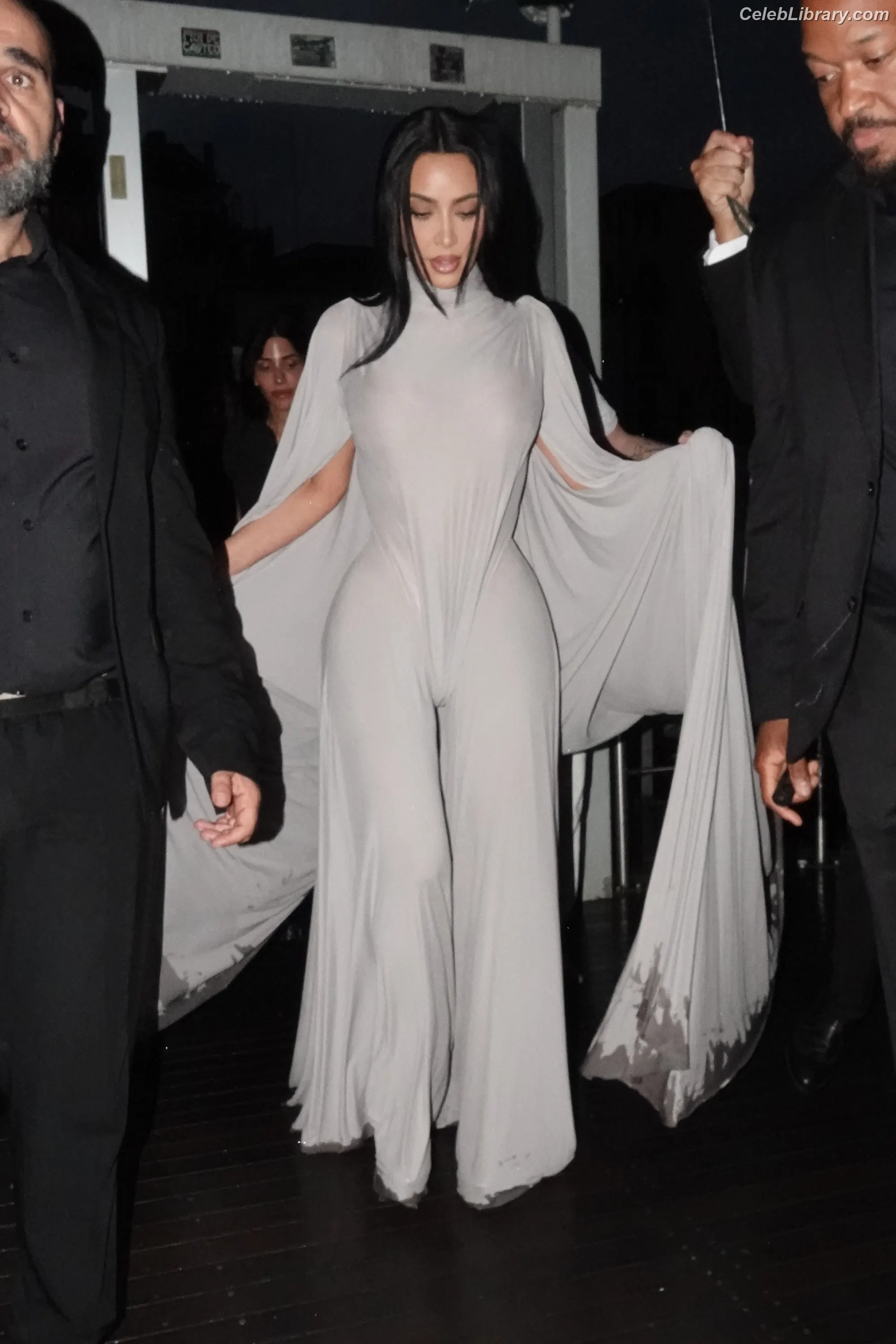 Kim Kardashian photo 15 of 4169
