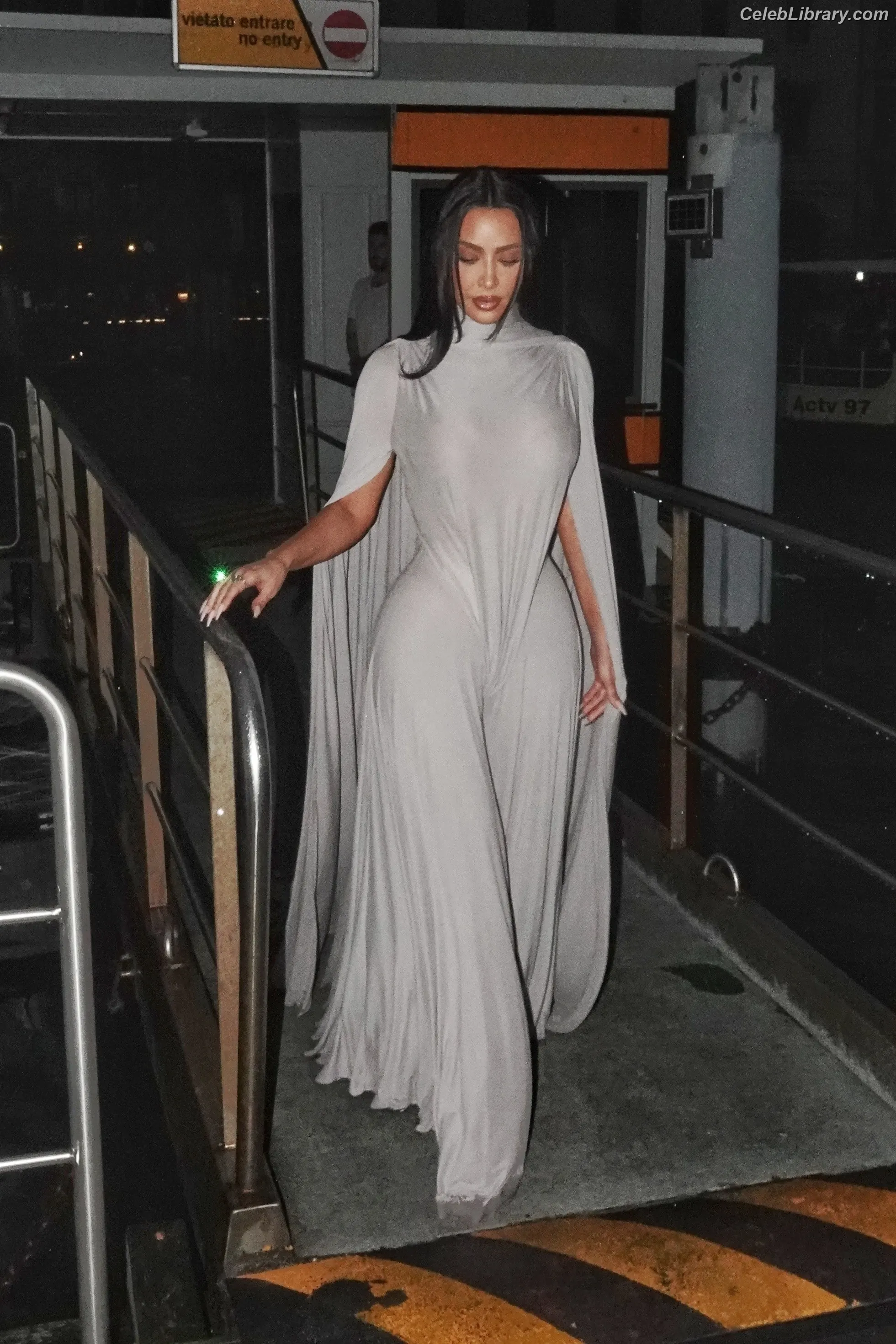 Kim Kardashian photo 2 of 4169