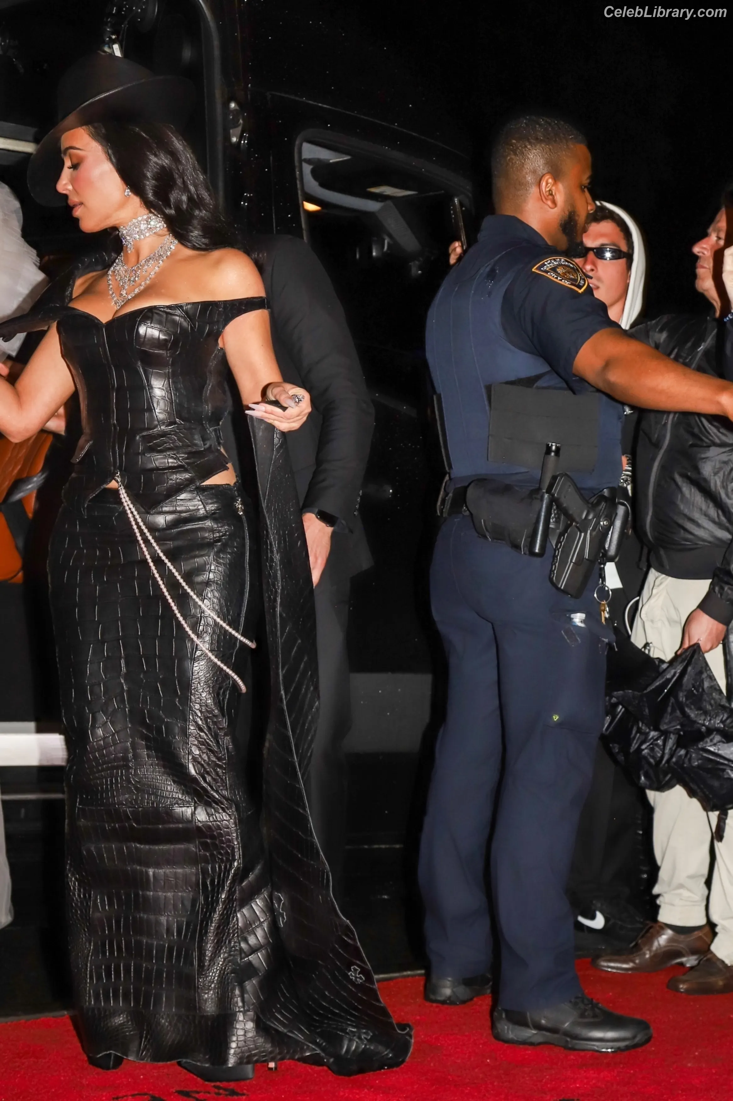 Kim Kardashian photo 16 of 4169