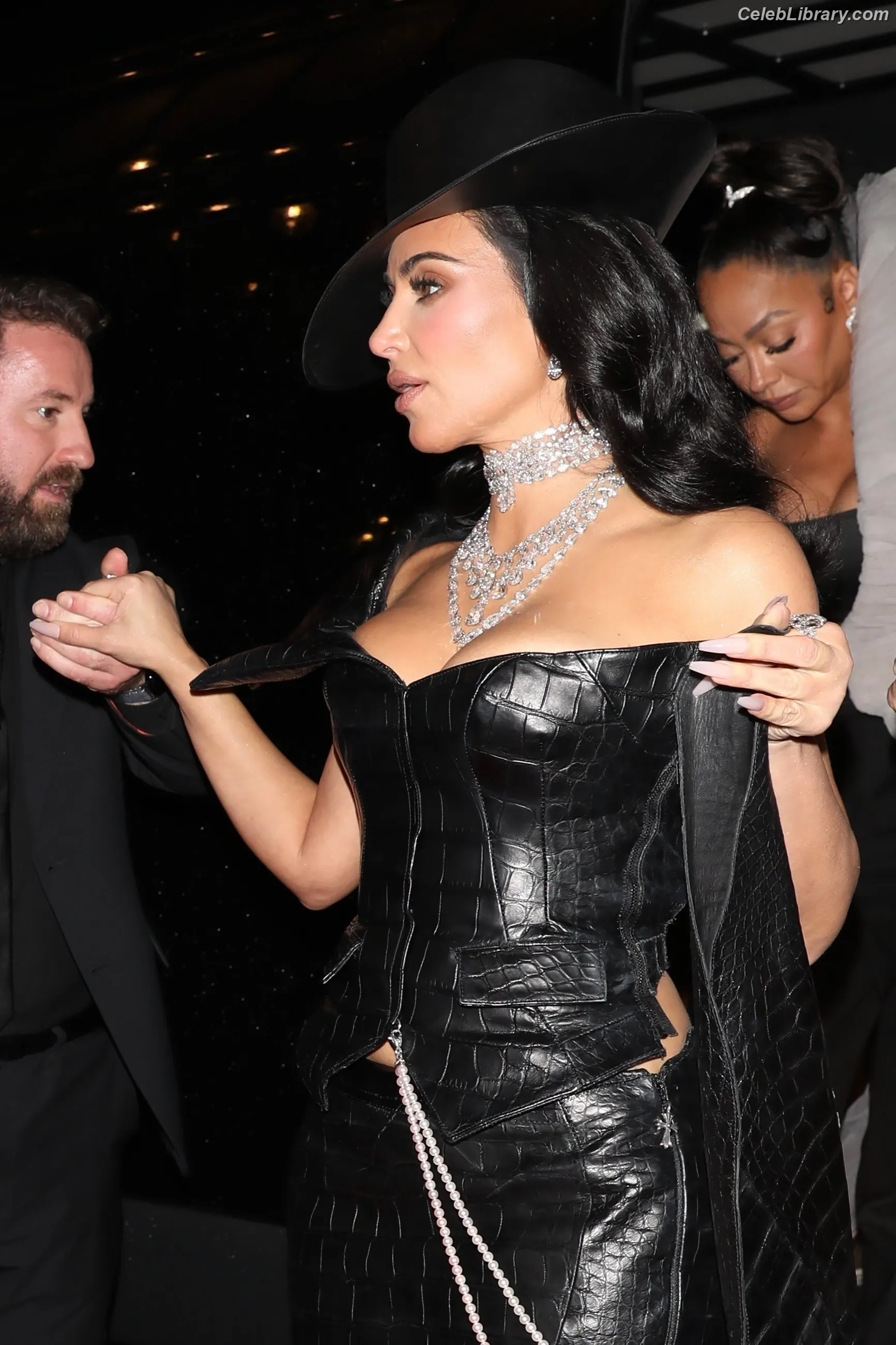 Kim Kardashian photo 23 of 4169