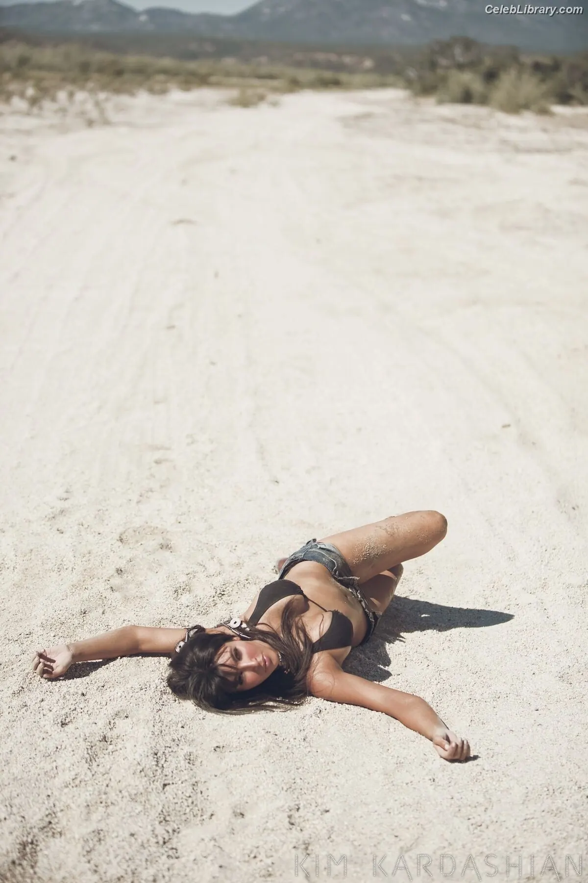 Kim Kardashian photo 11 of 4169