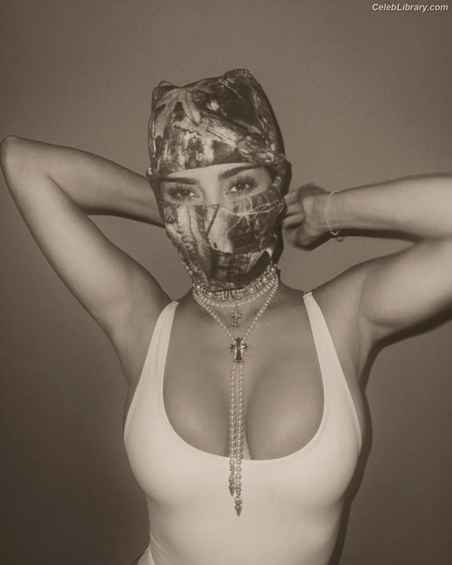 Kim Kardashian photo 3 of 4169