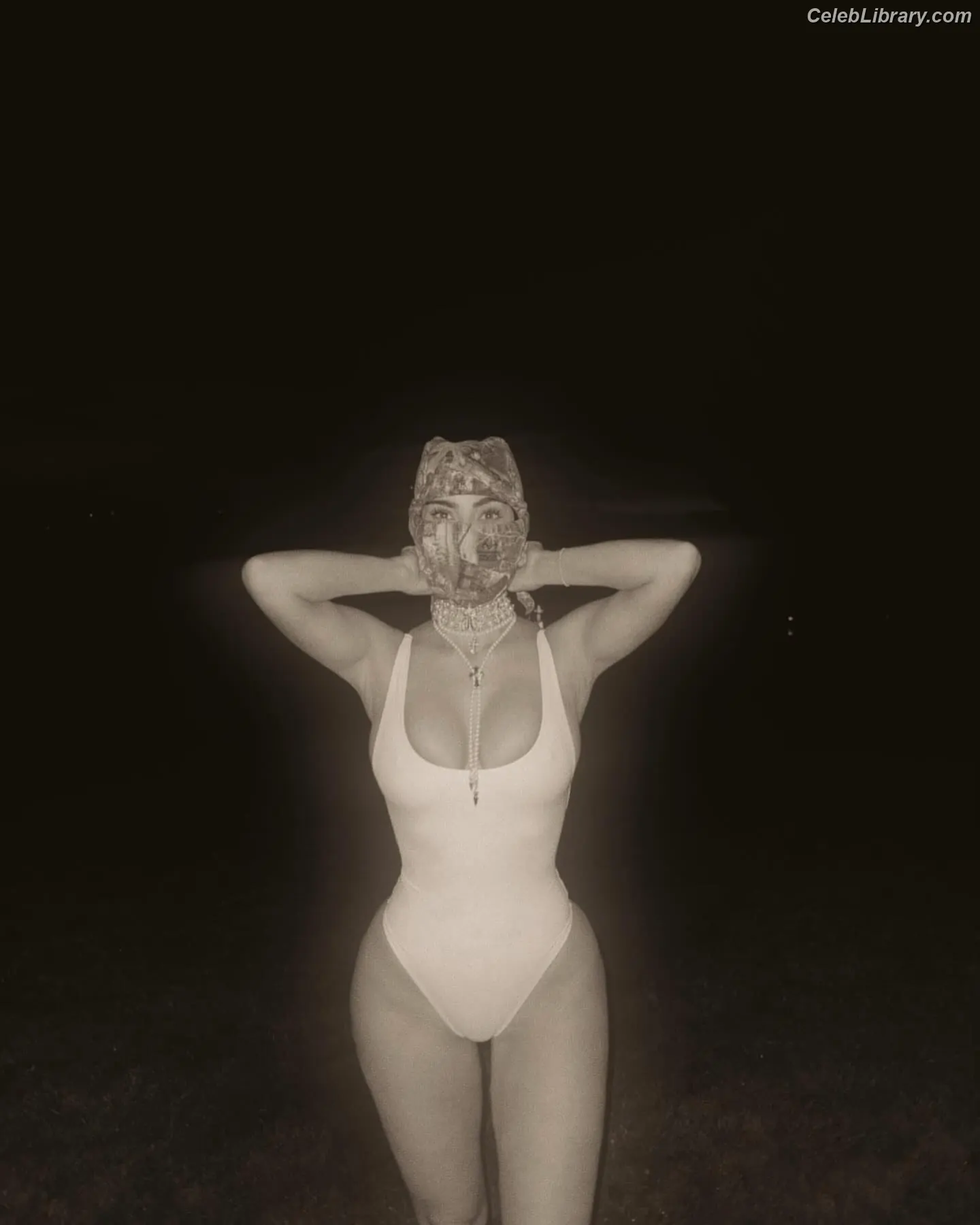Kim Kardashian photo 5 of 4169