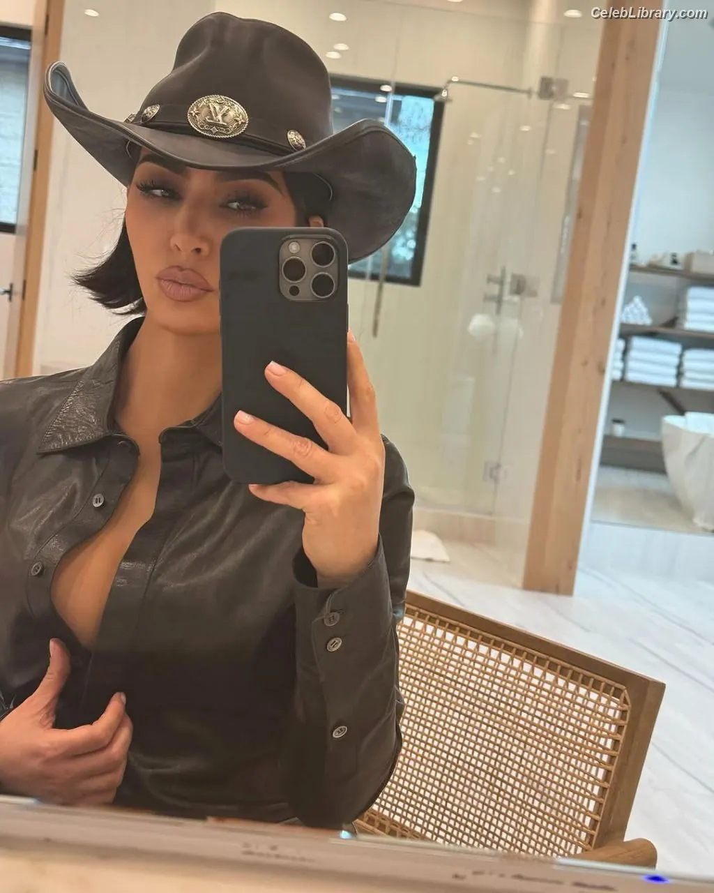 Kim Kardashian photo 7 of 4169