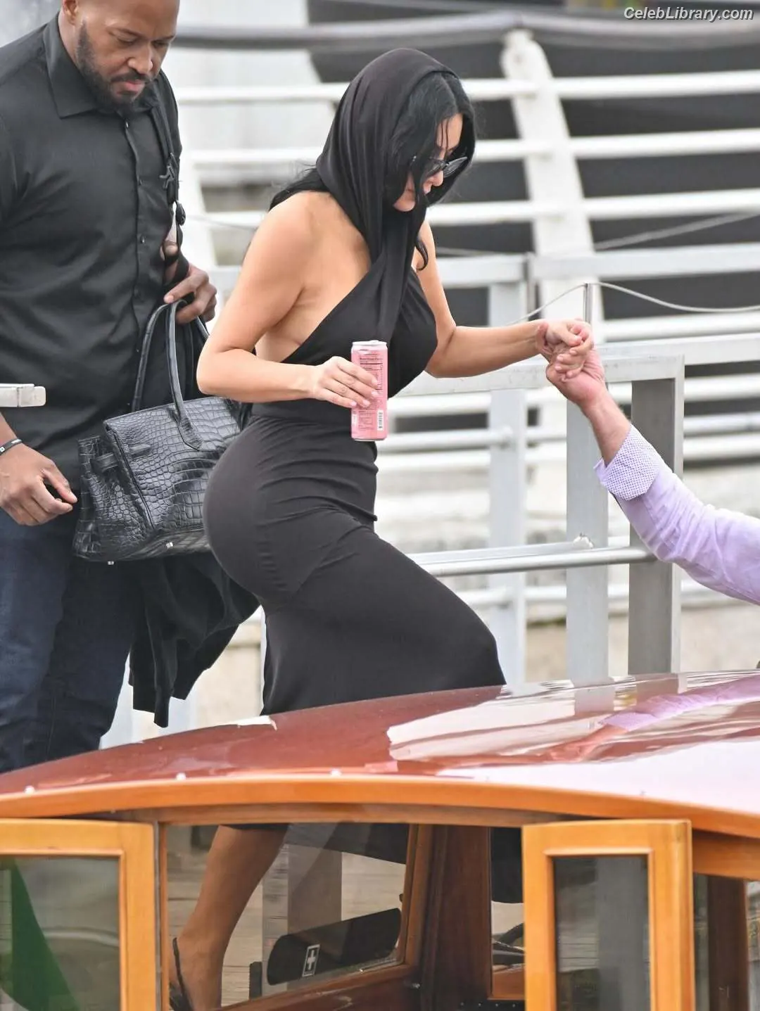 Kim Kardashian photo 5 of 4169