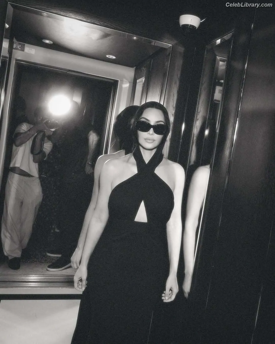Kim Kardashian photo 12 of 4169