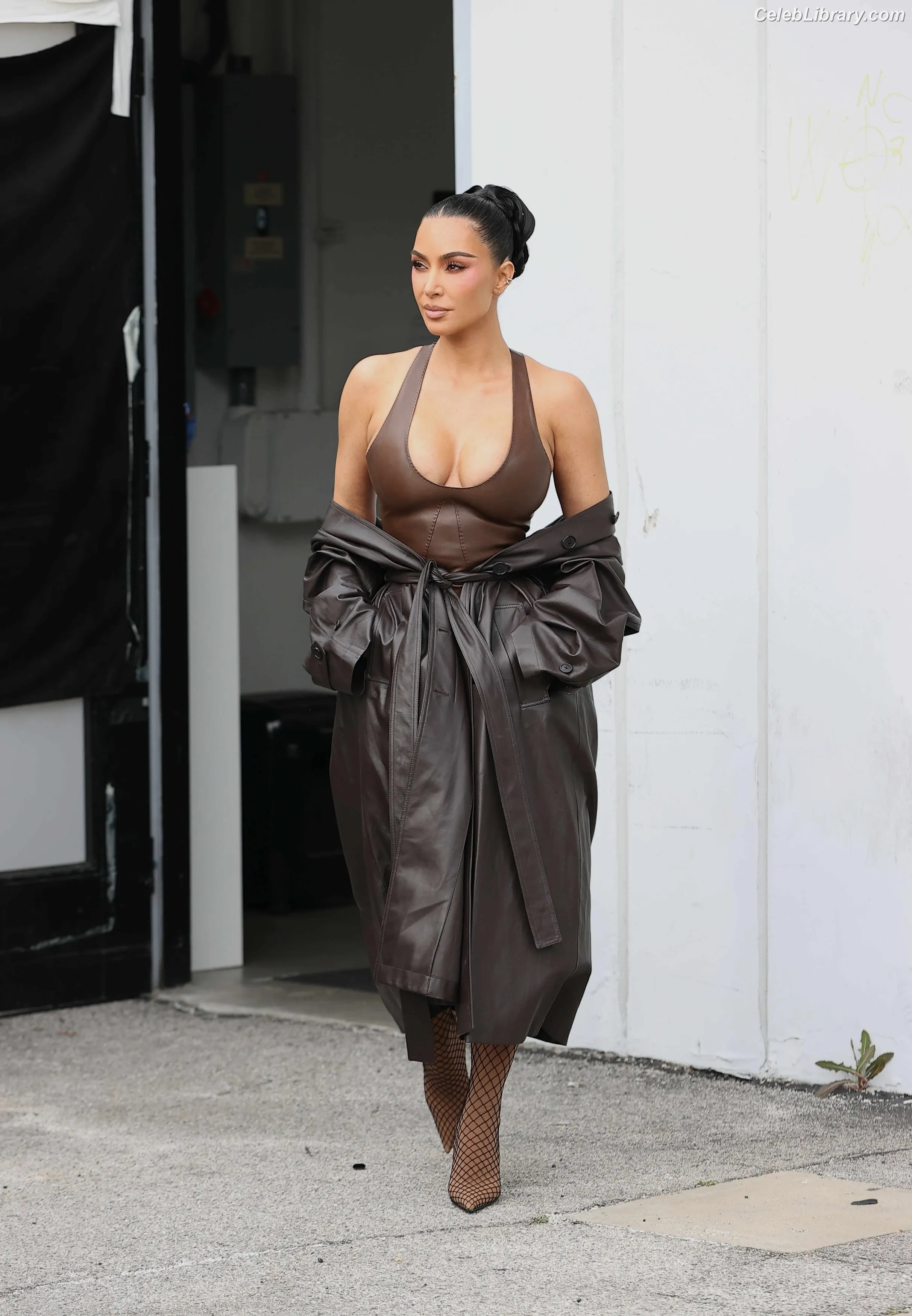 Kim Kardashian photo 24 of 4169