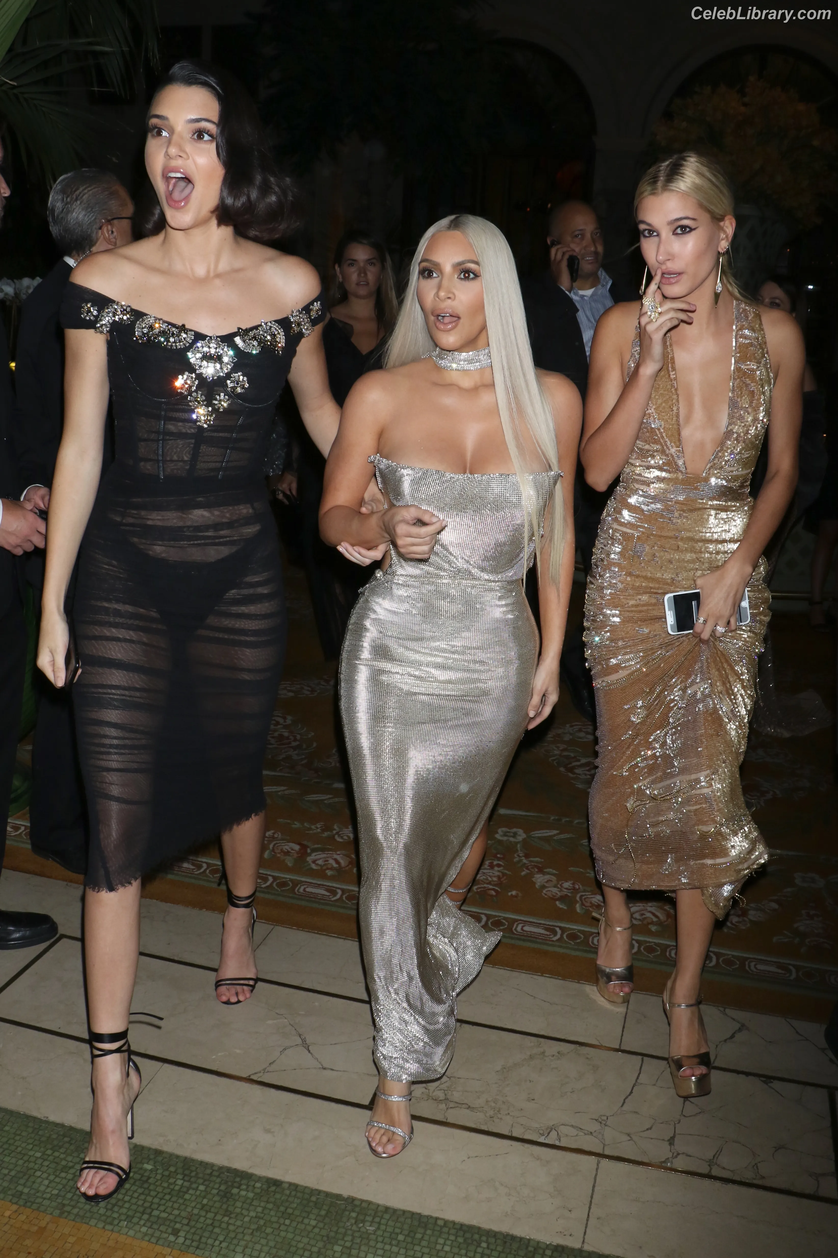 Kim Kardashian photo 22 of 4169