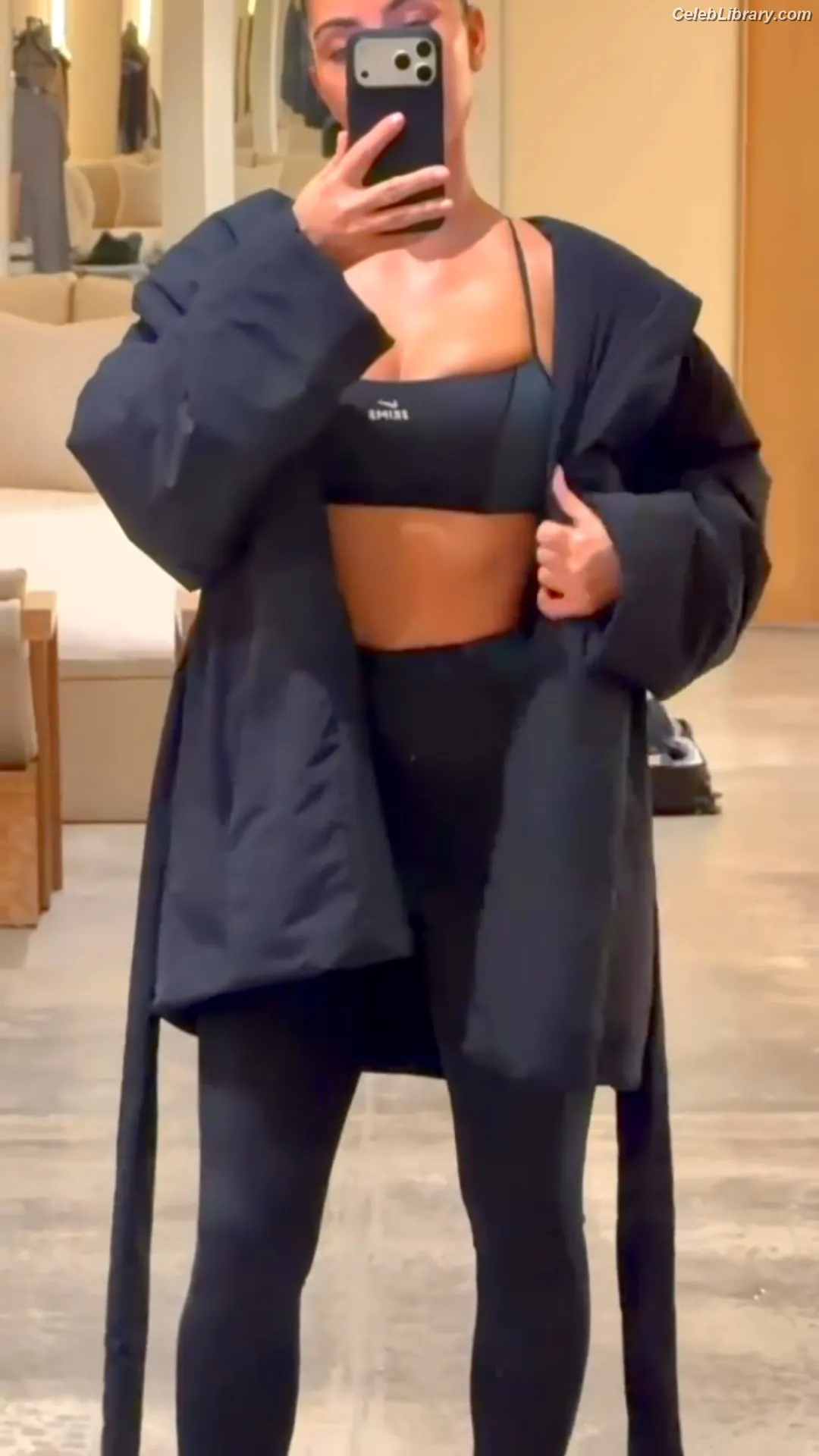 Kim Kardashian photo 21 of 4169