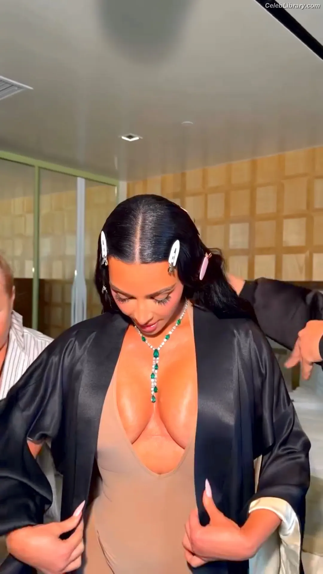 Kim Kardashian photo 3 of 4169