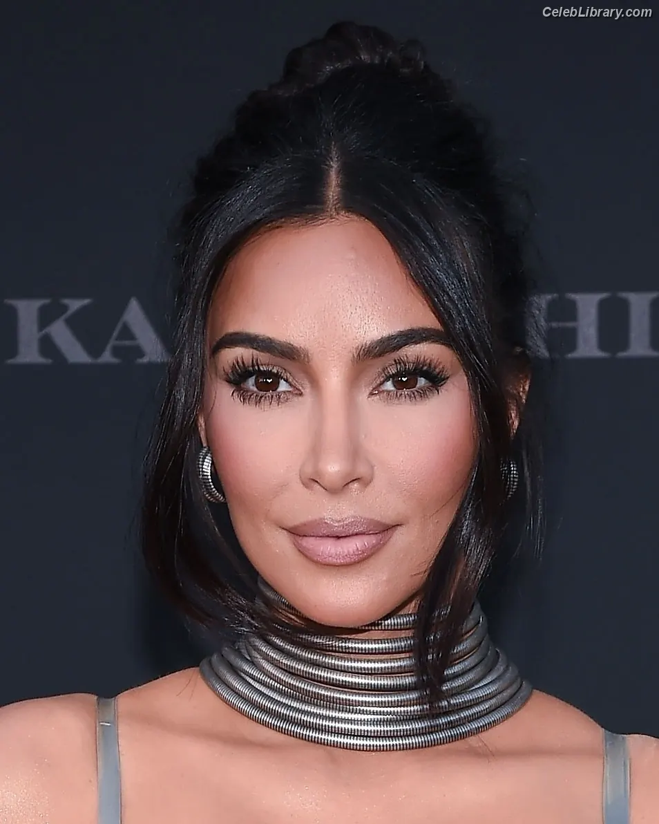 Kim Kardashian photo 6 of 4169