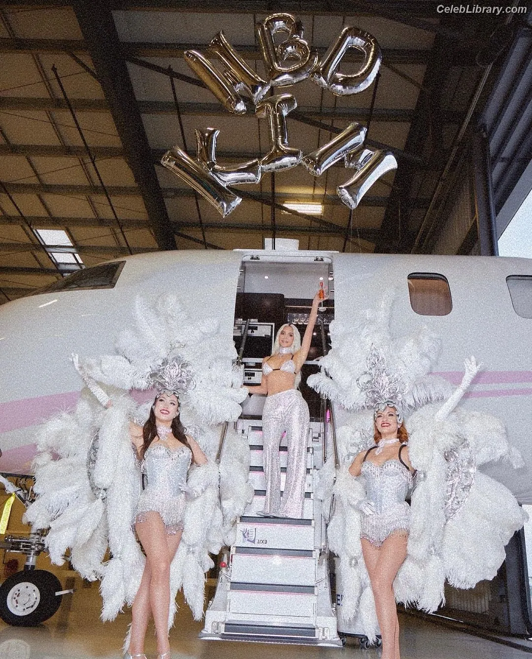 Kim Kardashian photo 19 of 4169