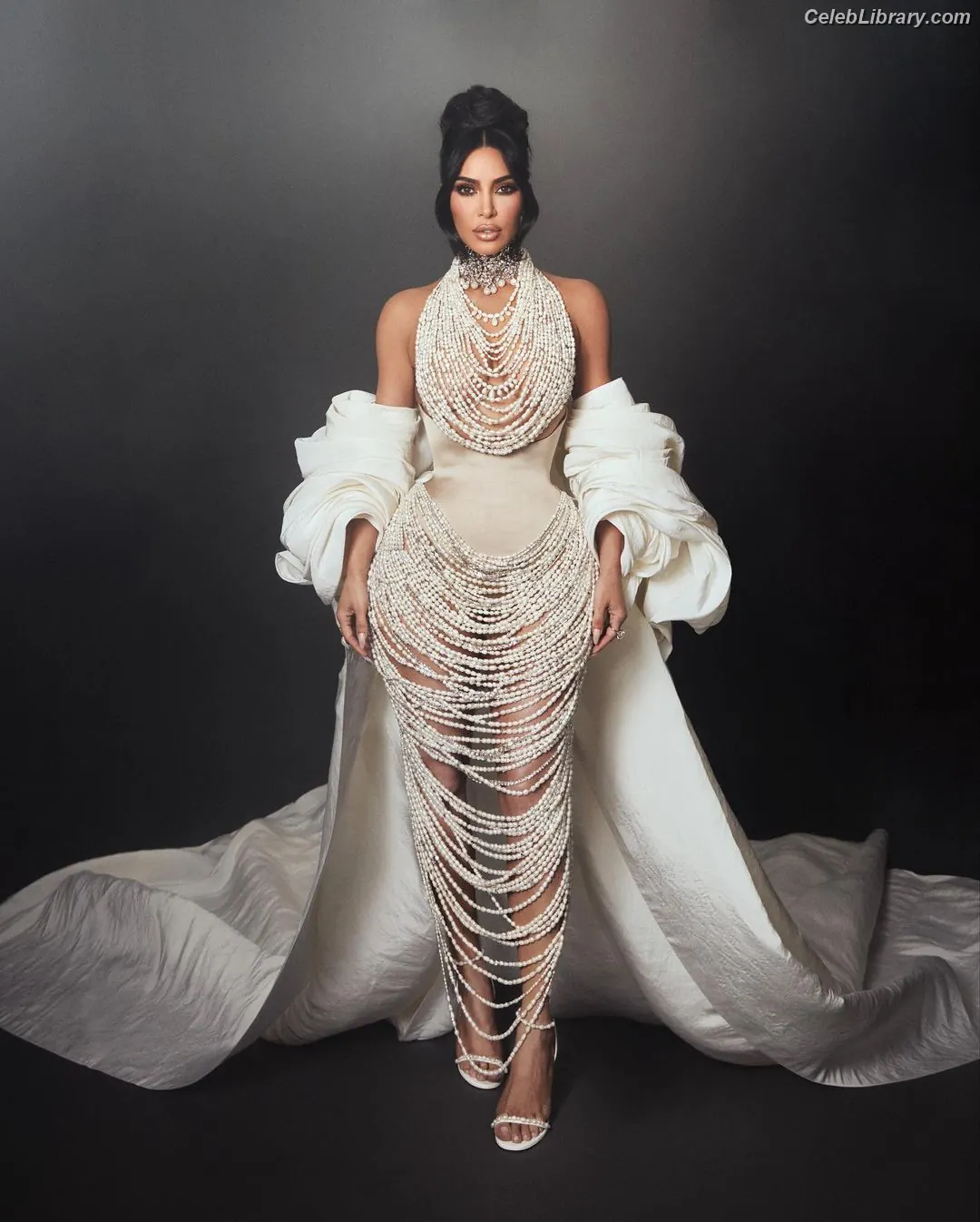 Kim Kardashian photo 22 of 4169