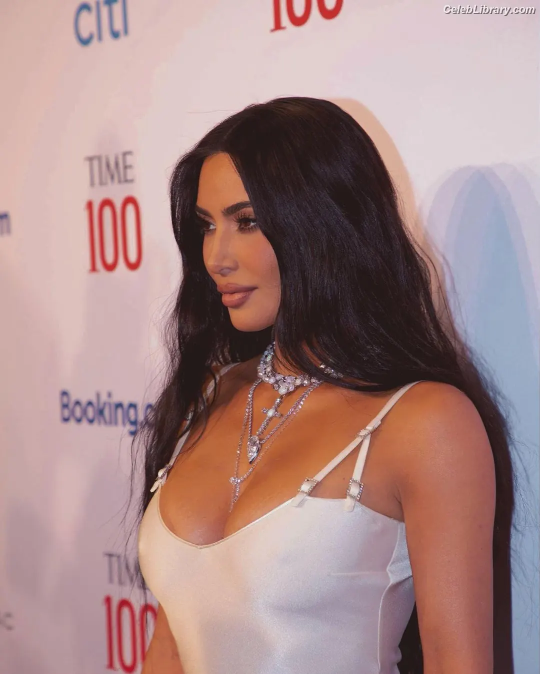 Kim Kardashian photo 15 of 4169