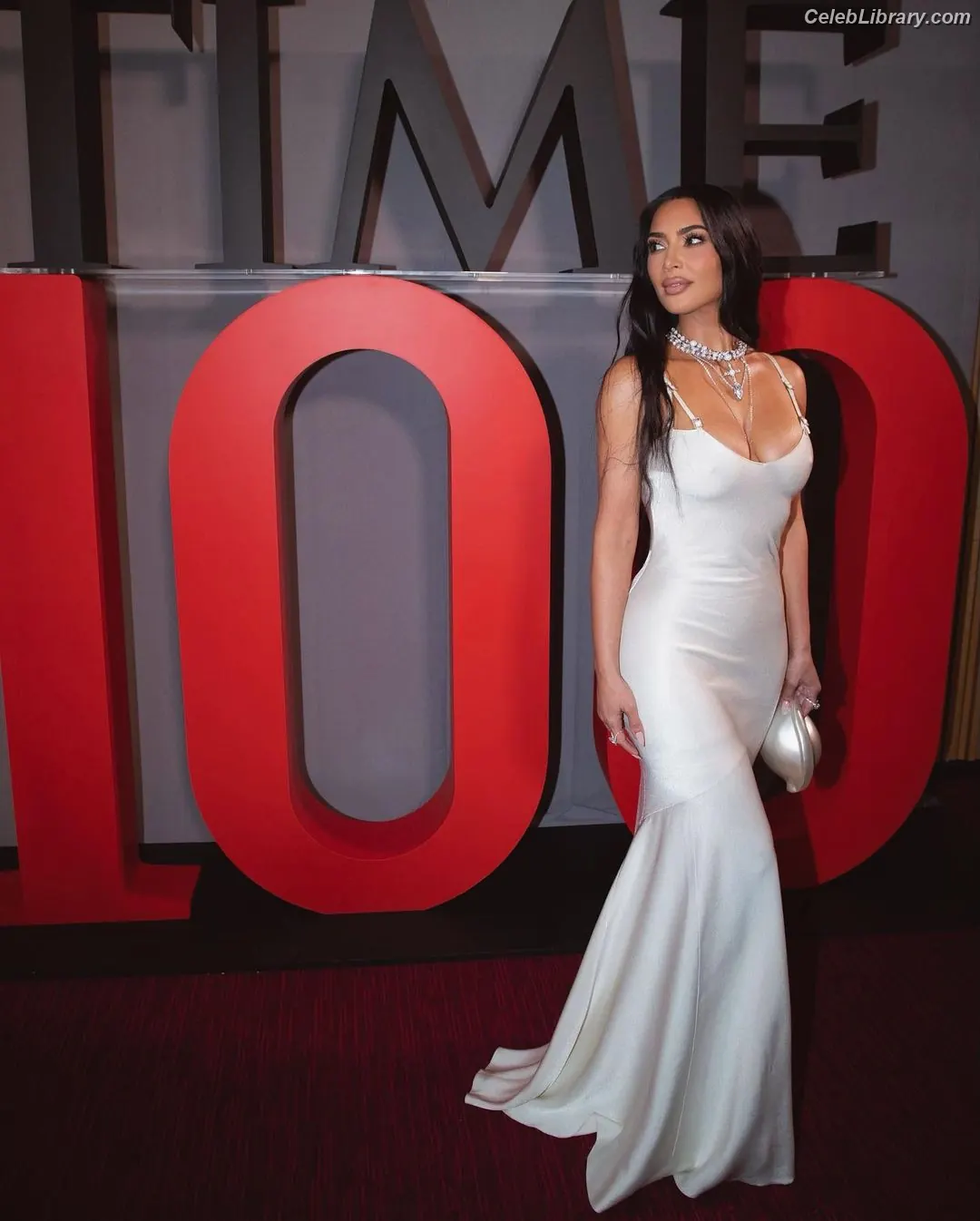 Kim Kardashian photo 20 of 4169