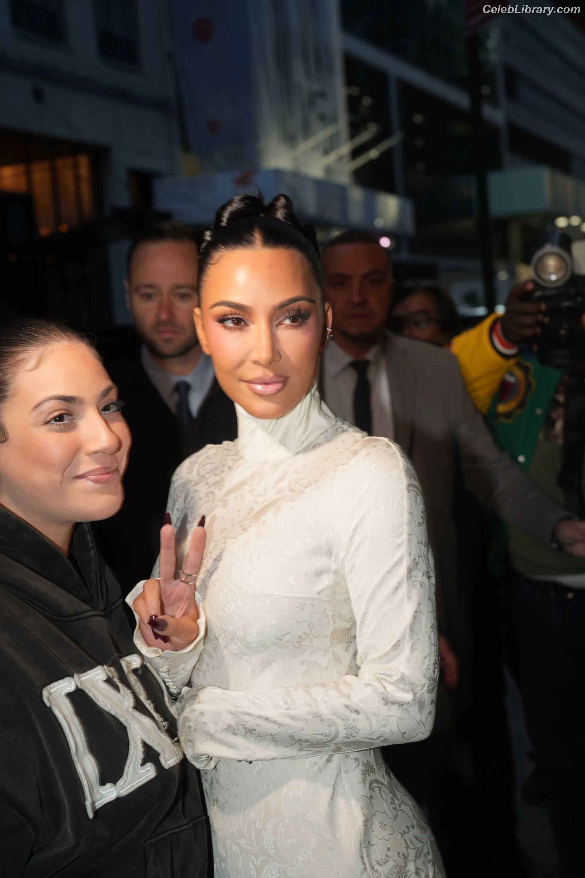 Kim Kardashian photo 14 of 4169