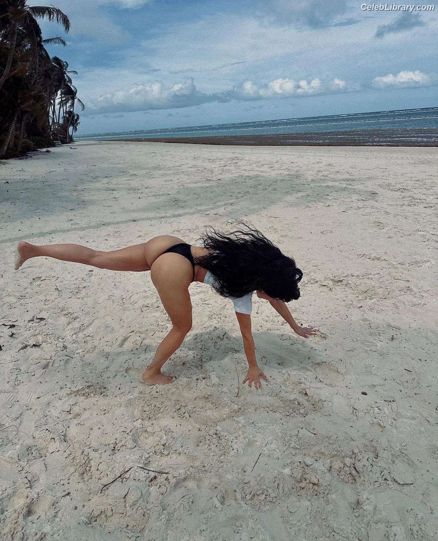 Kim Kardashian photo 11 of 4169