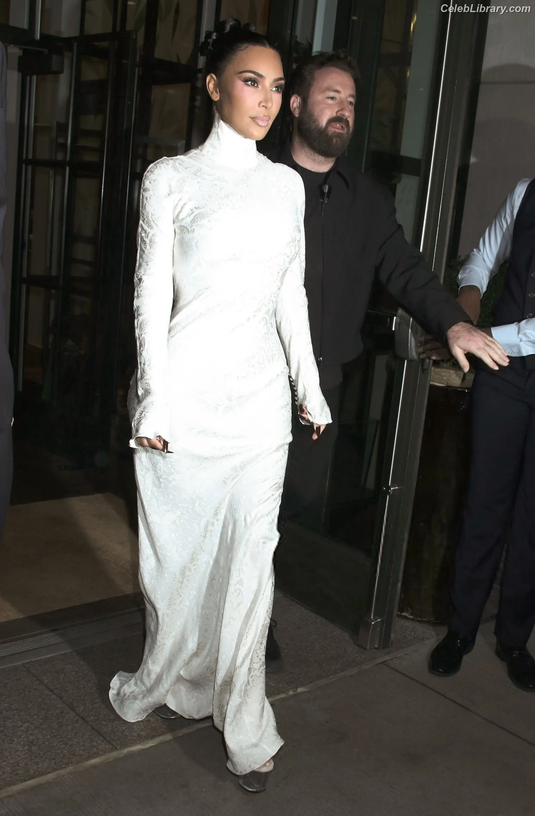 Kim Kardashian photo 2 of 4169