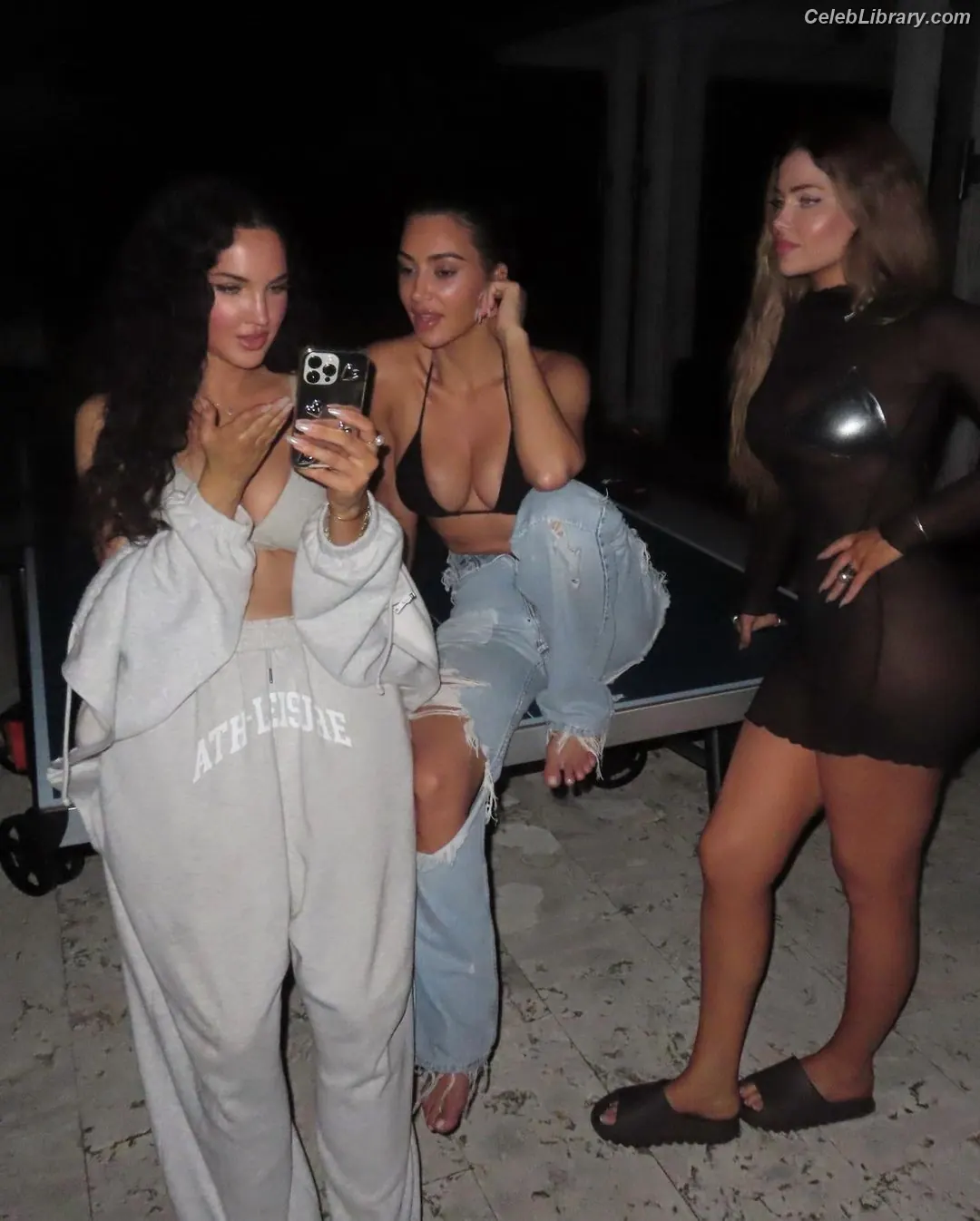 Kim Kardashian photo 2 of 4169