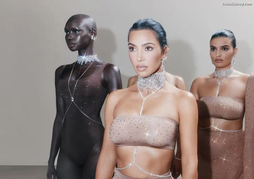 Kim Kardashian photo 19 of 4169