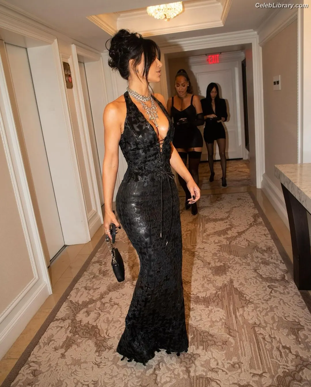 Kim Kardashian photo 14 of 4169