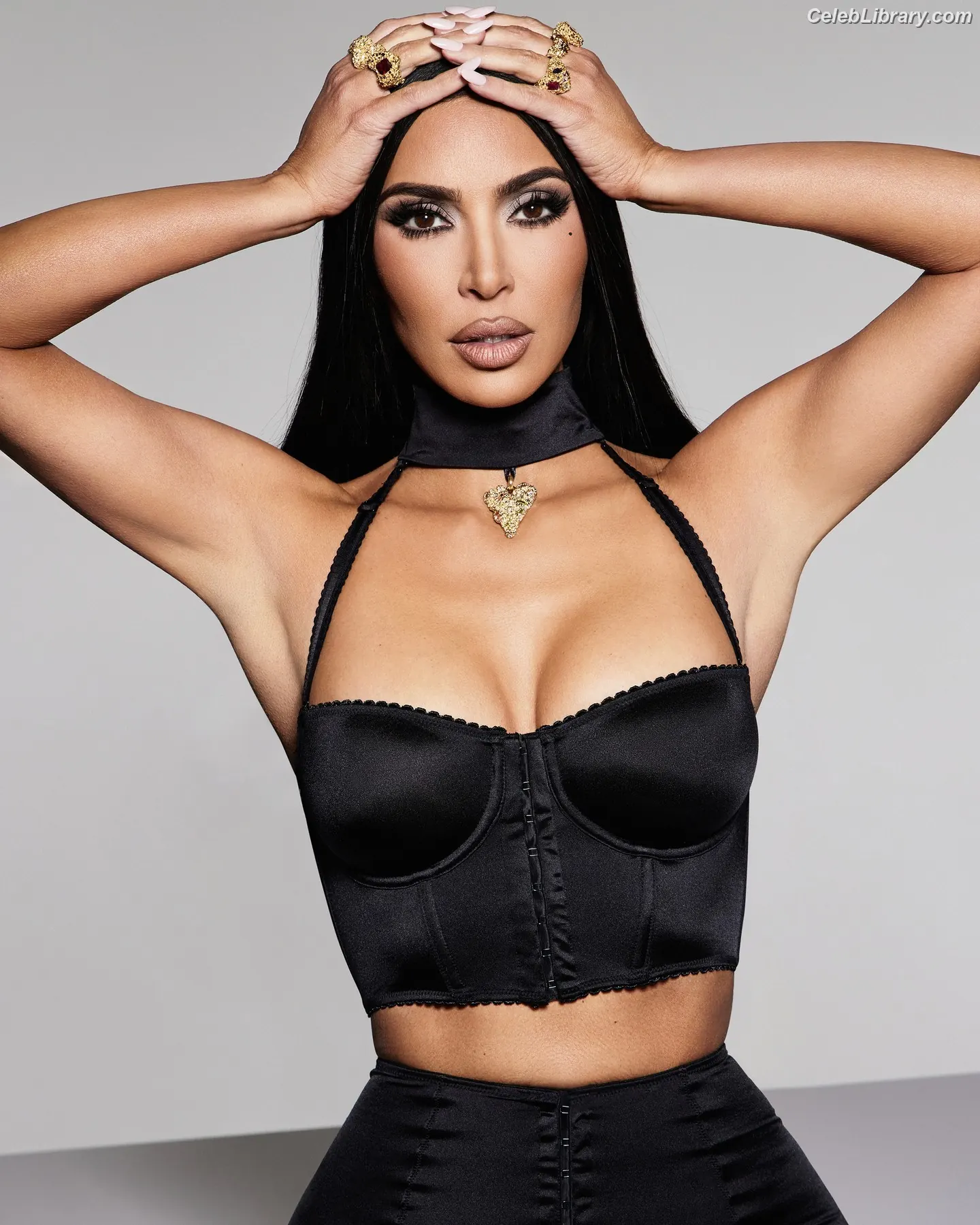 Kim Kardashian photo 11 of 4169