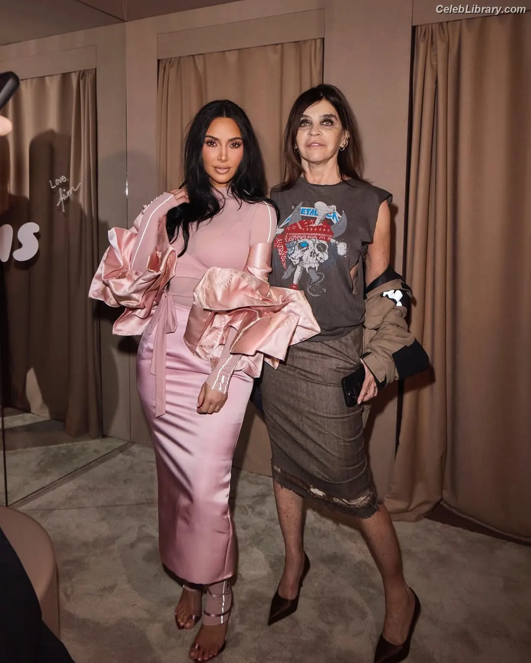 Kim Kardashian photo 23 of 4169