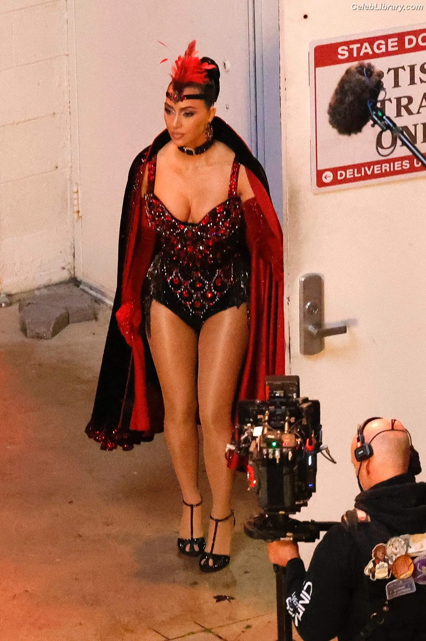 Kim Kardashian photo 16 of 4169