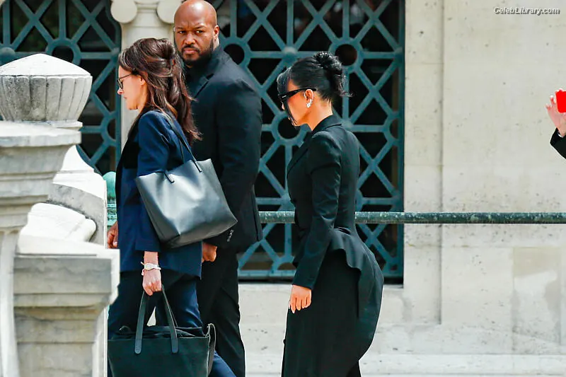 Kim Kardashian photo 10 of 4169