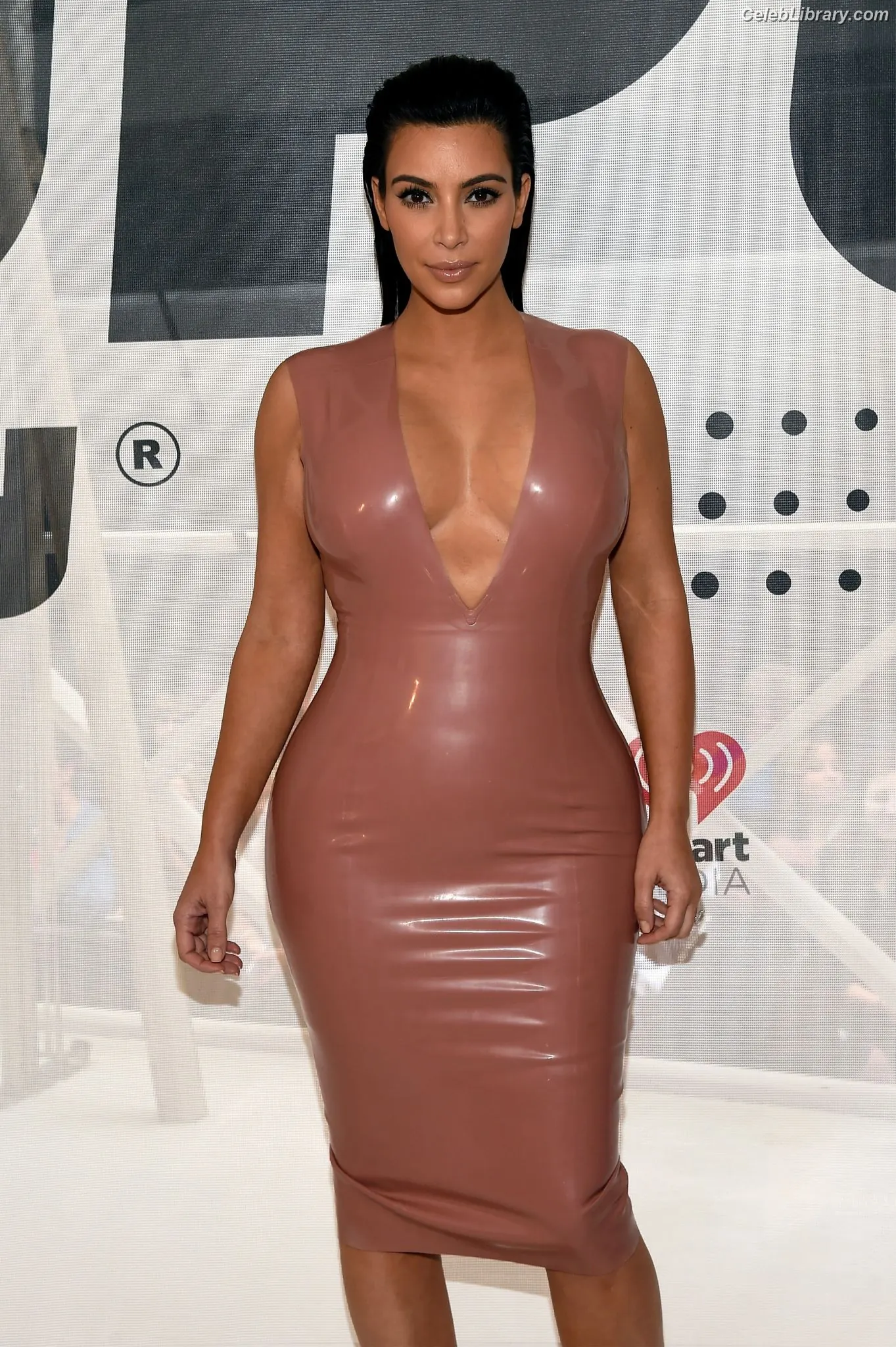 Kim Kardashian photo 11 of 4169
