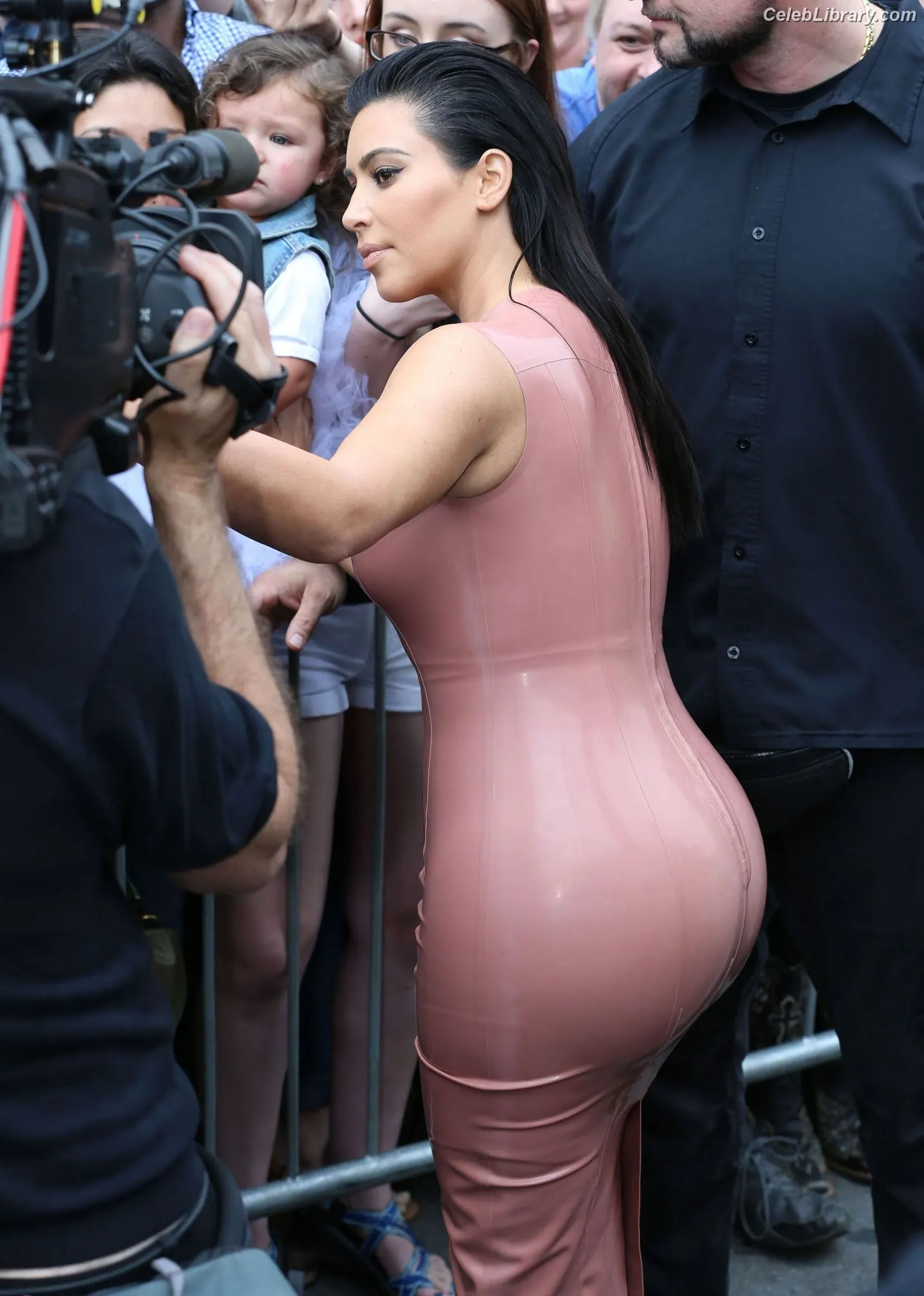 Kim Kardashian photo 18 of 4169