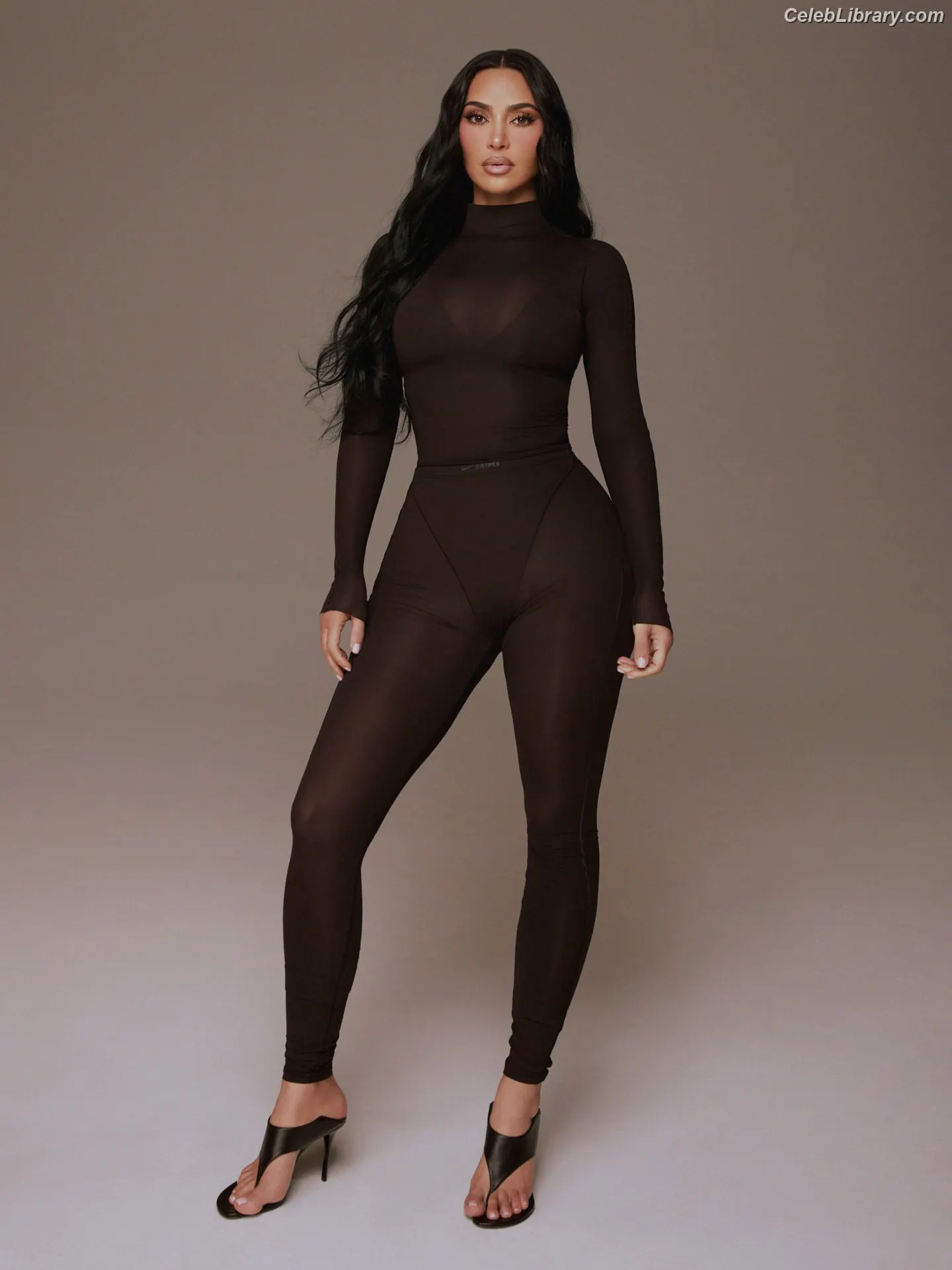Kim Kardashian photo 7 of 4169