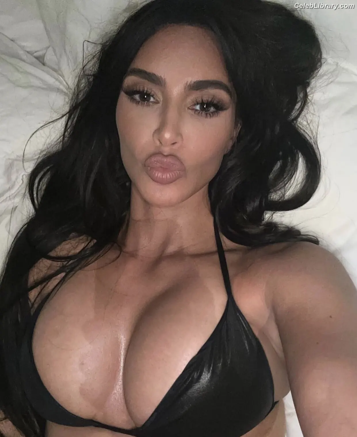 Kim Kardashian photo 22 of 4169