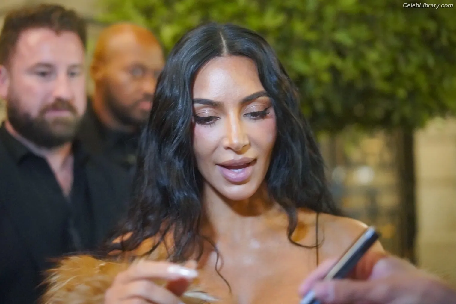 Kim Kardashian photo 12 of 4169